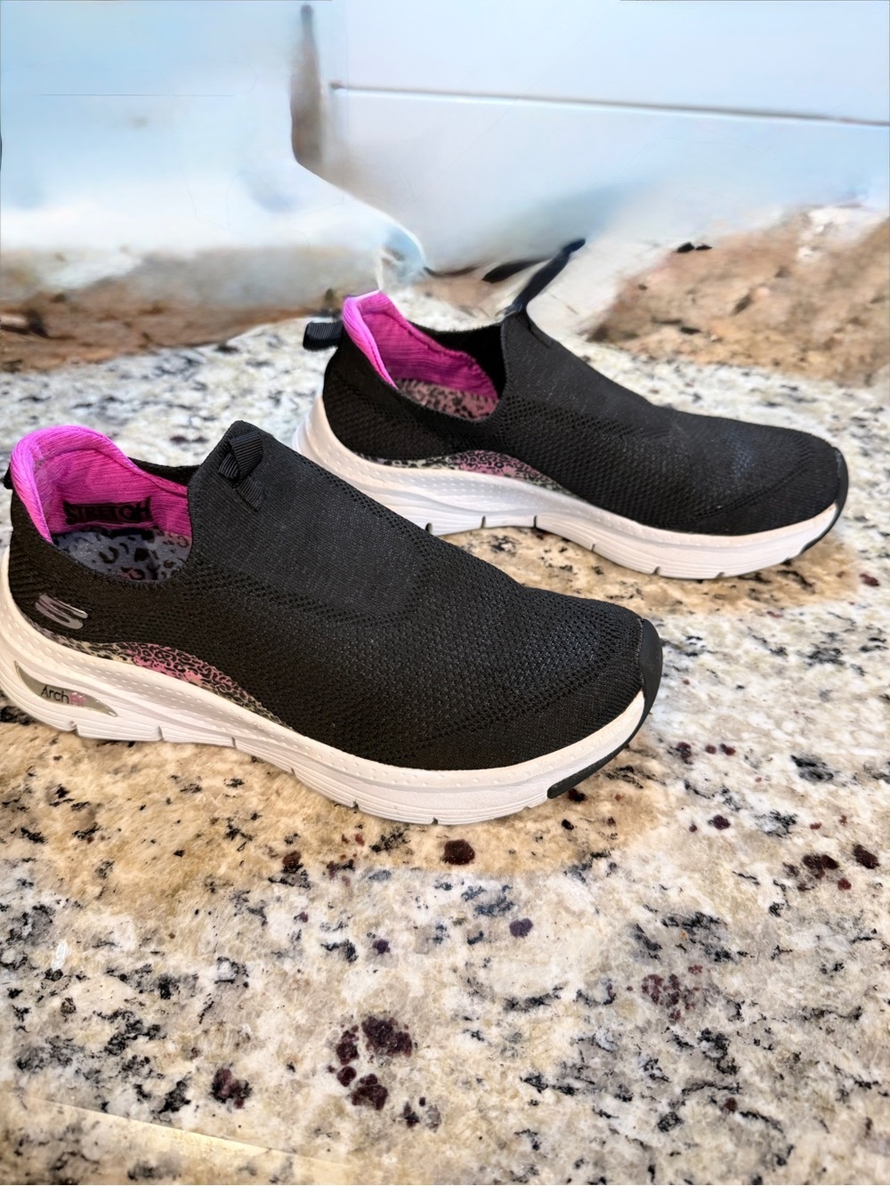 Skechers Arch Fit Black Slipper Sneakers Women’s 7.5 Comfort Walking Shoe - Picture 7 of 11